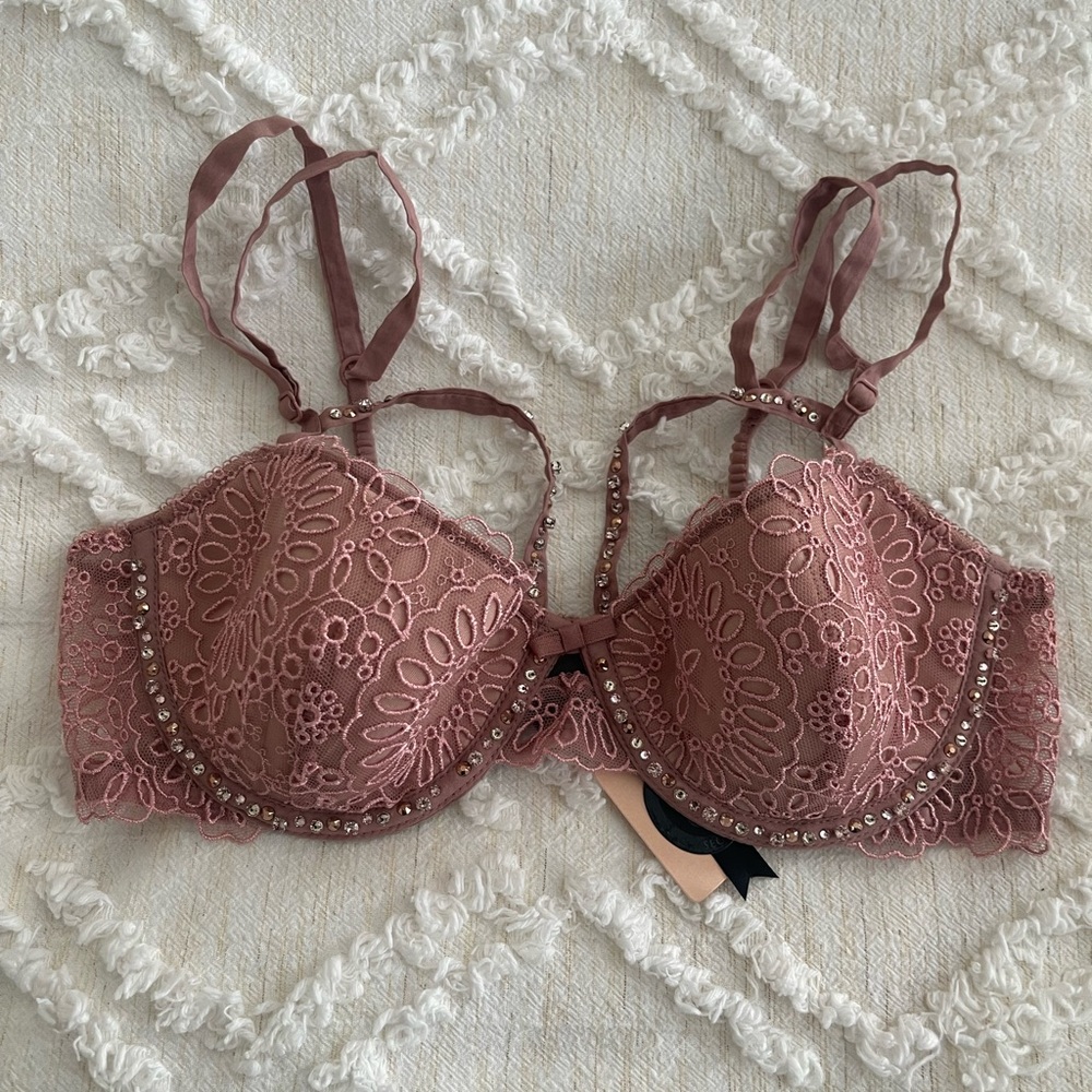 Elegant Lace Underwire Bra - Pink